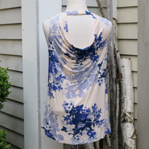 Rose & Olive Ivory Blue Floral V-Neck Drape Back Knit Sleeveless Top Sz SMALL - Picture 4 of 7